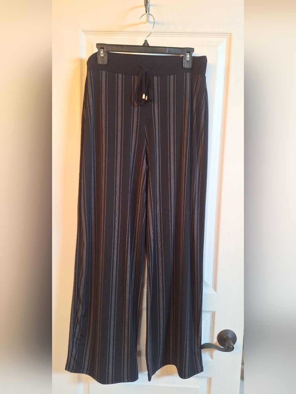 Jones New York Black Wide-Leg Knit Pants with Vertical Stripes